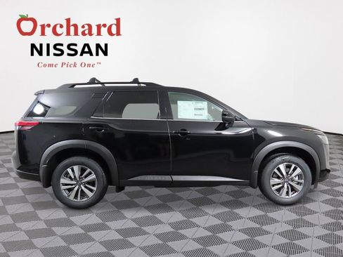 New 2026 Nissan Pathfinder SL image 6