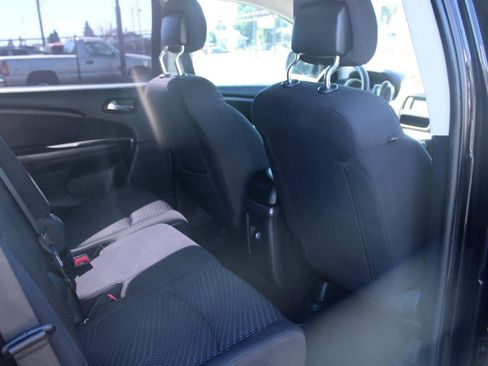 Used 2017 Dodge Journey SE w/ Flexible Seating Group image 15