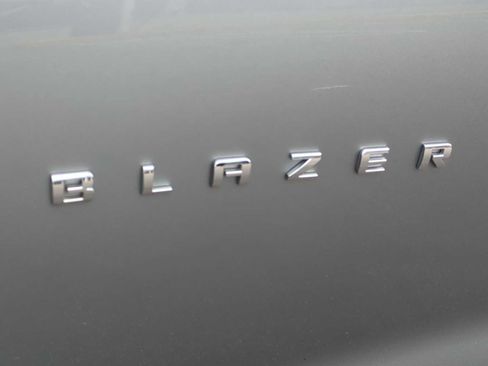 Used 2025 Chevrolet Blazer LT FWD image 9