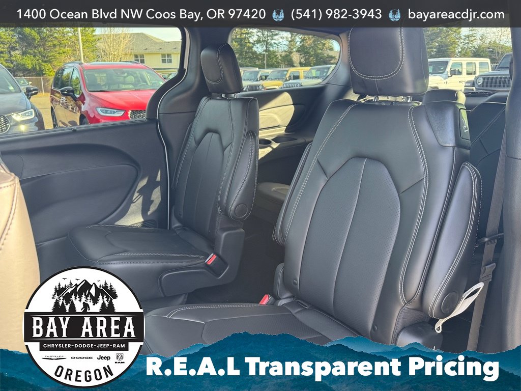 New 2026 Chrysler Pacifica Select w/ S Appearance Package FWD image 18