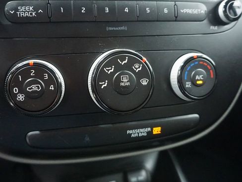 Used 2018 Kia Soul image 40