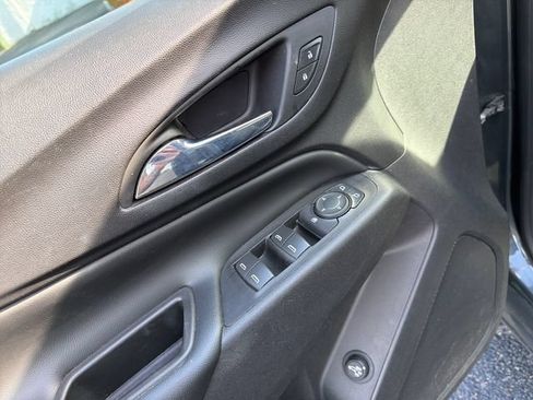 Used 2020 Chevrolet Equinox LT AWD/4WD image 18