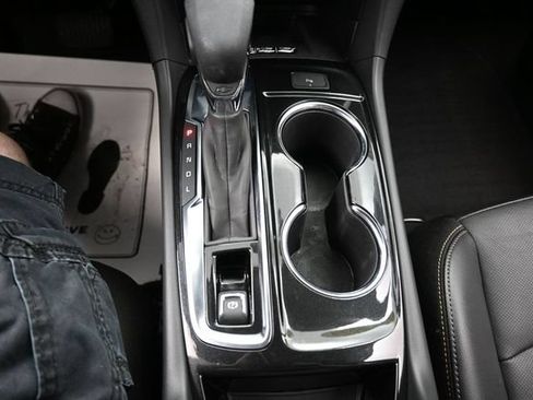 Used 2024 Chevrolet Equinox Premier FWD image 11