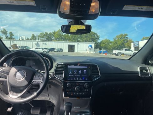 Used 2019 Jeep Grand Cherokee Altitude AWD/4WD image 22
