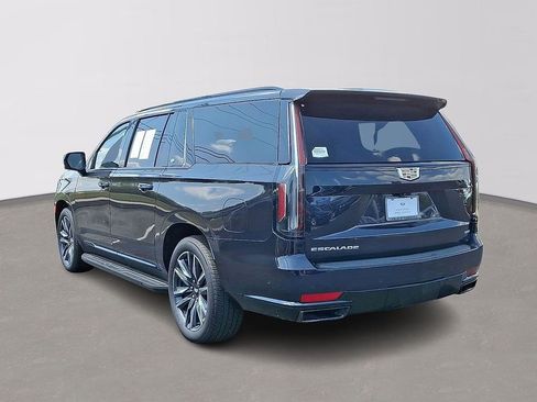Used 2024 Cadillac Escalade ESV Sport Platinum AWD/4WD image 4