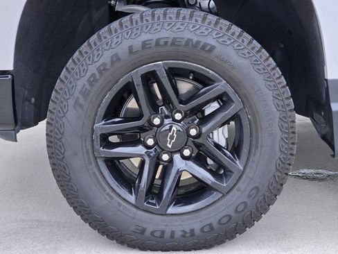 Used 2024 Chevrolet Silverado 1500 LT Trail Boss w/ Convenience Package II AWD/4WD image 14