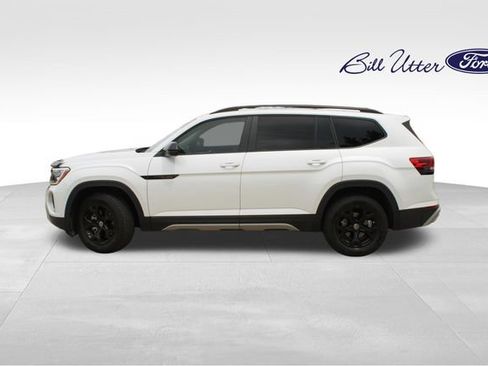 Used 2024 Volkswagen Atlas Peak Edition SEL AWD/4WD image 8