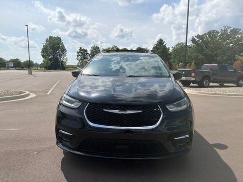 Used 2022 Chrysler Pacifica Touring-L FWD image 8