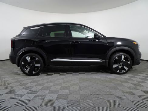 New 2026 Nissan Kicks SR AWD/4WD image 16