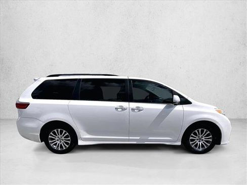 Used 2020 Toyota Sienna XLE FWD image 5