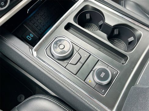 Used 2024 Ford Expedition XLT image 17