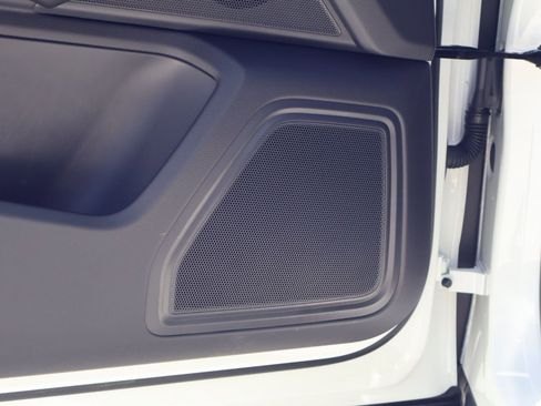 Certified 2025 Porsche Macan AWD/4WD image 14