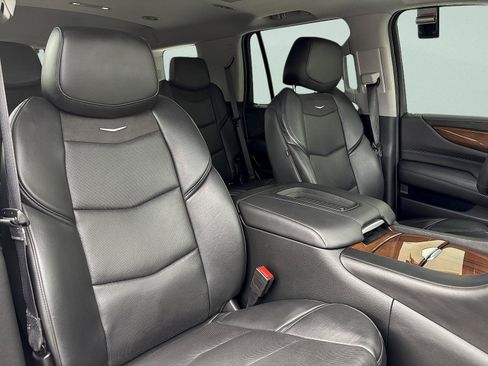 Used 2020 Cadillac Escalade Luxury AWD/4WD image 40