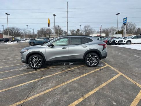 New 2026 Chevrolet Trax RS w/ Driver Confidence Package image 2