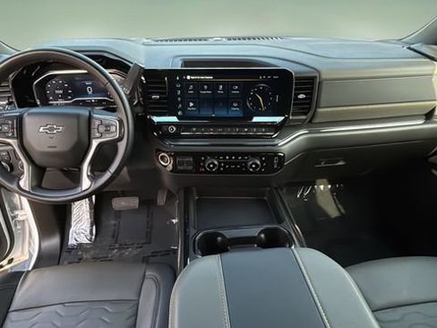 Used 2025 Chevrolet Silverado 2500 ZR2 image 16