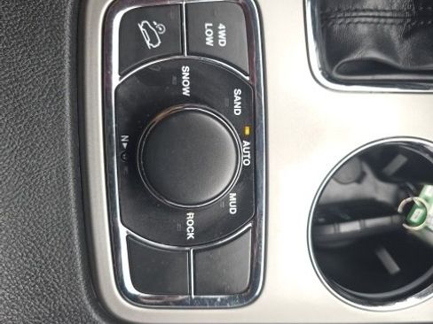 Used 2020 Jeep Grand Cherokee Altitude image 19