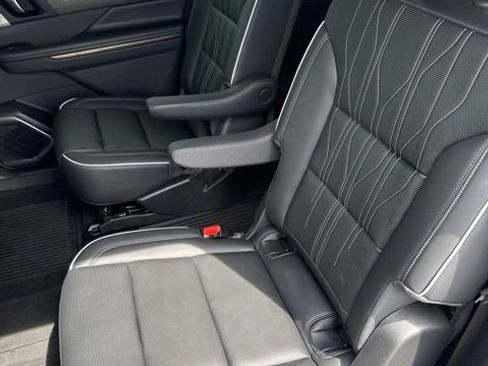 Used 2025 Buick Enclave Avenir w/ Super Cruise Package AWD/4WD image 33
