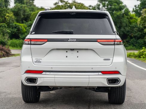 Used 2022 Jeep Grand Cherokee Overland w/ Luxury Tech Group IV AWD/4WD image 7