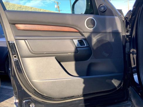 Used 2020 Land Rover Discovery HSE image 20