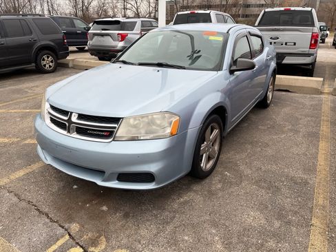 Used 2013 Dodge Avenger SE image 1