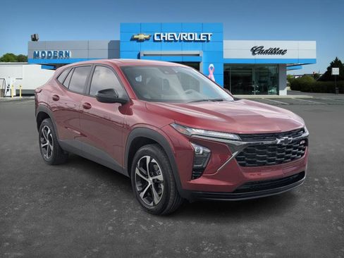 Certified 2025 Chevrolet Trax RS w/ Sunroof Package image 3