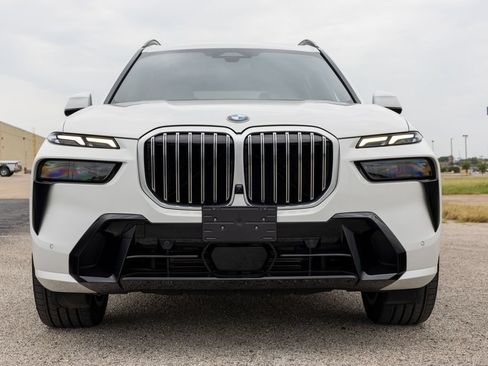Used 2026 BMW X7 xDrive40i w/ M Sport Package AWD/4WD image 2