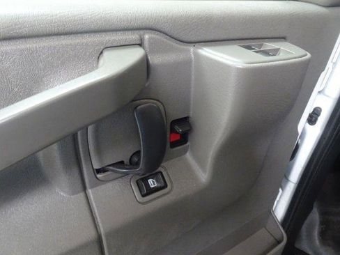 Used 2018 Chevrolet Express 2500 w/ Driver Convenience Package RWD image 23