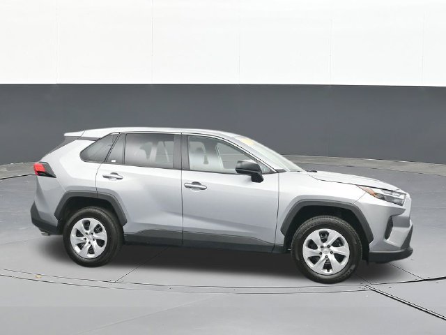 Used 2025 Toyota RAV4 LE AWD/4WD image 17