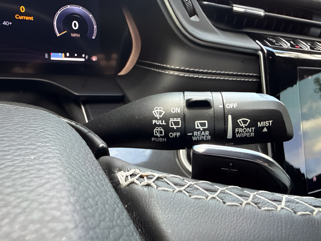 Used 2022 Jeep Grand Cherokee L Laredo w/ Luxury Tech Group I AWD/4WD image 18