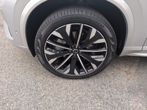 Used 2025 Volvo XC90 B6 Plus image 13