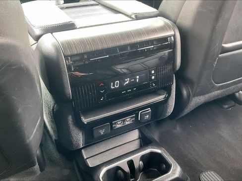 Used 2024 Jeep Wagoneer Series II AWD/4WD image 32
