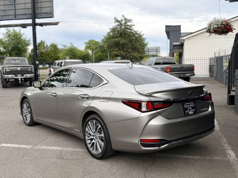 Used 2021 Lexus ES 300h w/ Premium Package FWD image 4