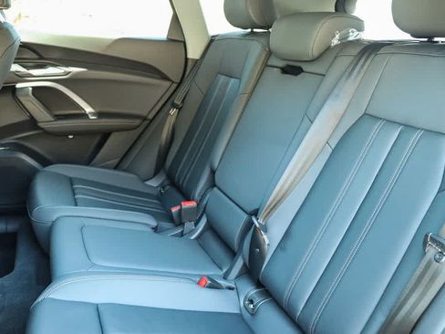 Used 2025 Audi Q5 Premium w/ Convenience Package AWD/4WD image 17