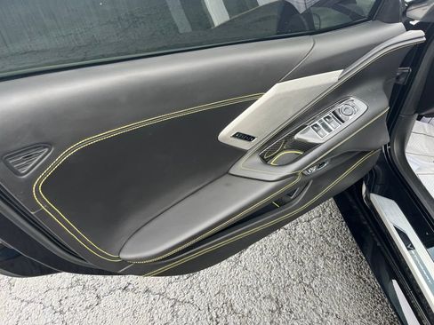 Used 2021 Chevrolet Corvette Stingray Premium Conv w/ Z51 Performance Package image 16