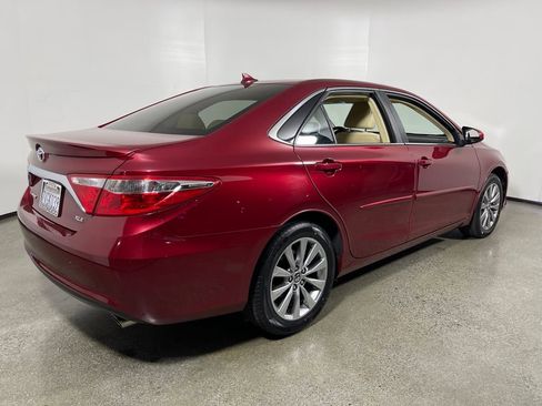 Used 2017 Toyota Camry XLE image 3