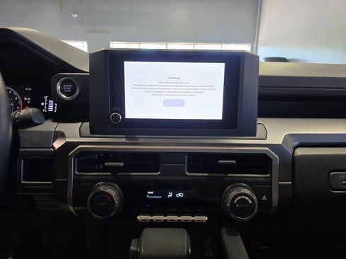 Used 2025 Toyota 4Runner SR5 AWD/4WD image 10