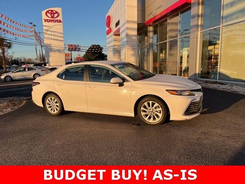 Used 2021 Toyota Camry LE image 2