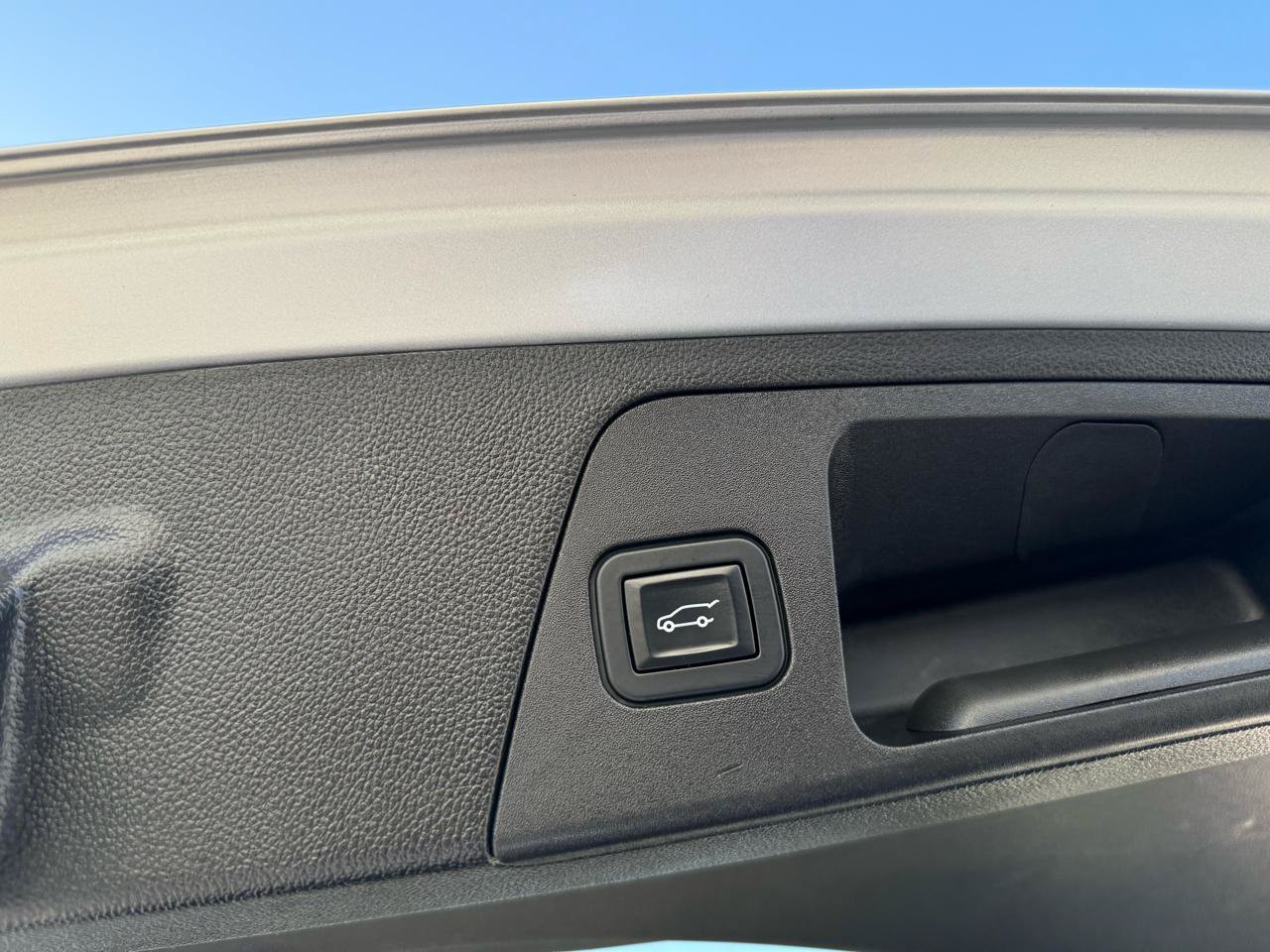 Used 2019 Buick Envision Essence FWD image 8
