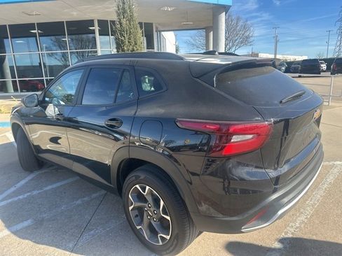 Used 2024 Chevrolet Trax LT image 7