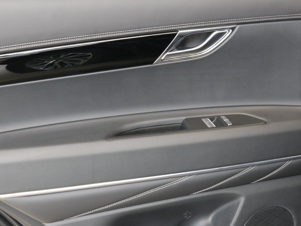 Used 2025 Genesis GV80 2.5T Standard AWD/4WD image 31