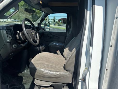 Used 2017 Chevrolet Express 3500 RWD image 9
