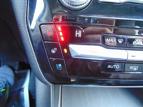 Used 2021 Ford Explorer Limited image 32