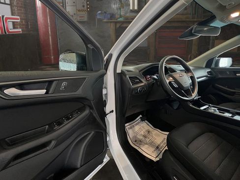 Used 2019 Ford Edge SE w/ SE Fleet Driver's Package image 16
