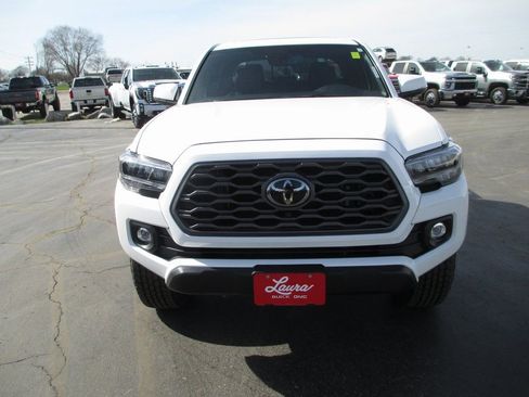 Used 2021 Toyota Tacoma TRD Off-Road w/ TRD Premium Off Road Package image 13