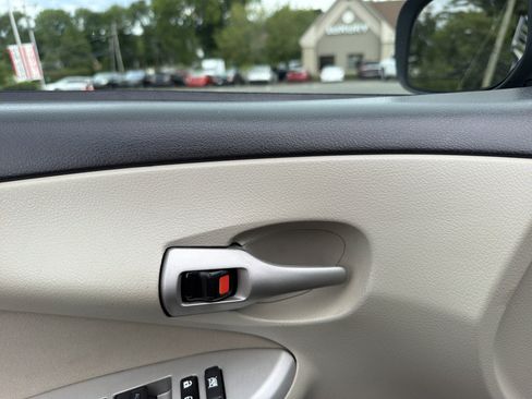 Used 2013 Toyota Corolla LE FWD image 14
