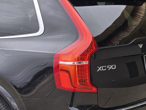 Used 2024 Volvo XC90 B6 Plus w/ Protection Package Premier image 16