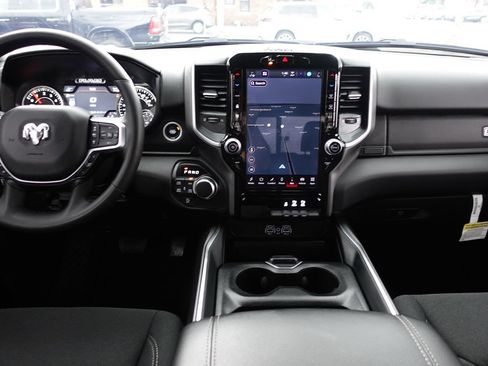 Used 2025 RAM 1500 Big Horn AWD/4WD image 43