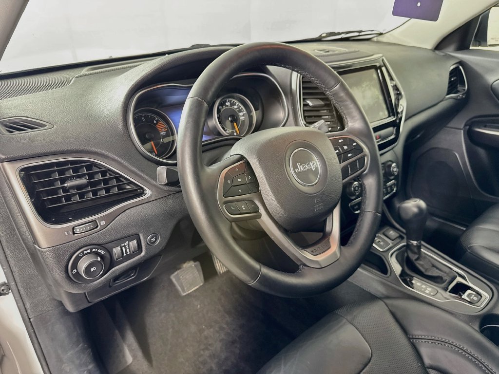 Used 2019 Jeep Cherokee Limited FWD image 9