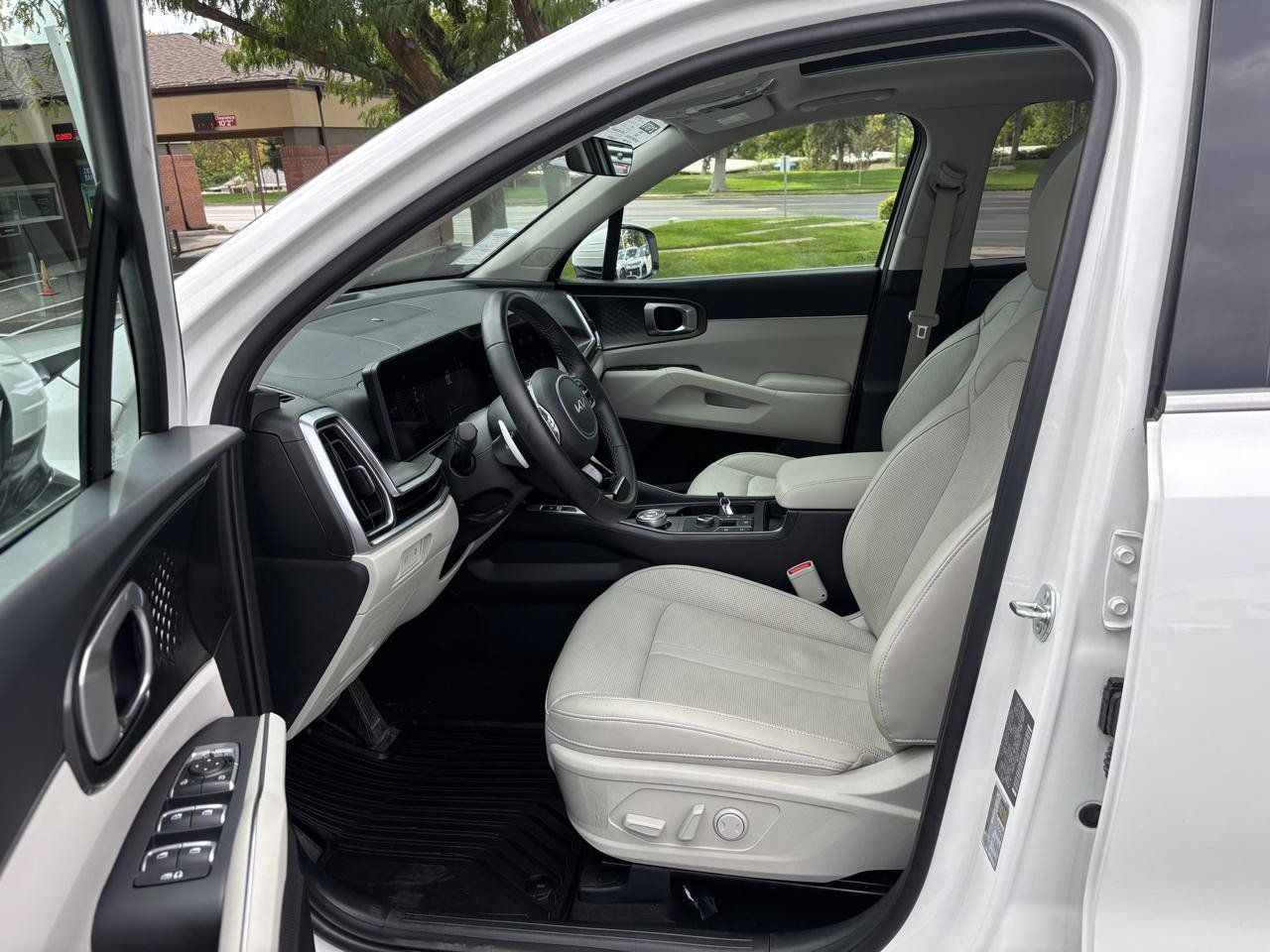 Used 2025 Kia Sorento EX w/ EX Panoramic Sunroof Package AWD/4WD image 3