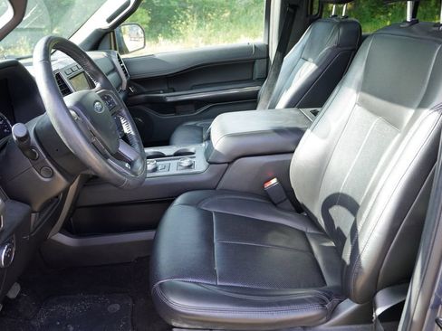 Used 2020 Ford Expedition XLT w/ Equipment Group 202A AWD/4WD image 4